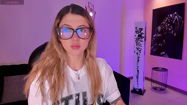 Snapshot of EveBensonX chatting on February 25, 1:00 pm EveBensonX online show from February 25, 1:00 pm