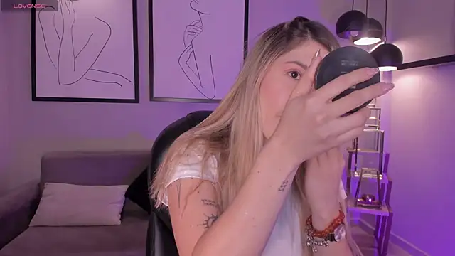 EveBensonX online show from January 13, 12:20 pm