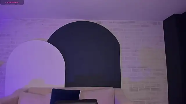 EveBensonX online show from March 24, 7:25 pm