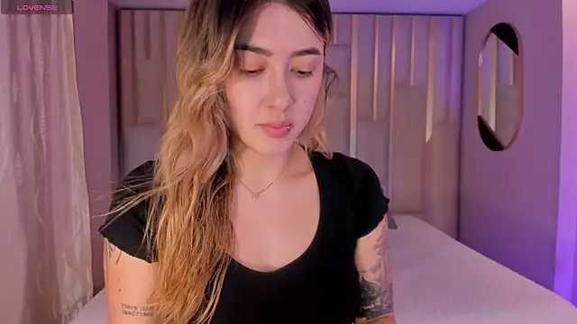 EveBensonX online show from April 17, 7:49 pm