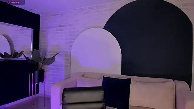 EveBensonX online show from March 25, 7:24 pm