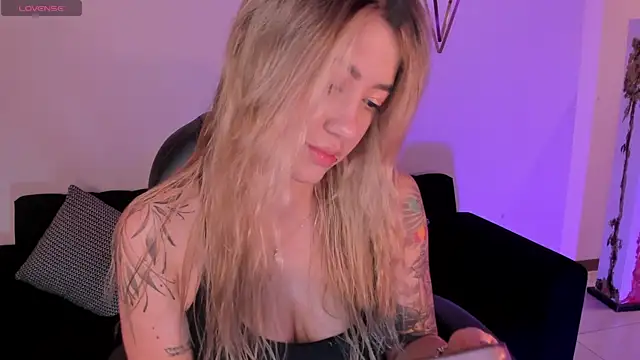 EveBensonX online show from November 30, 12:28 pm