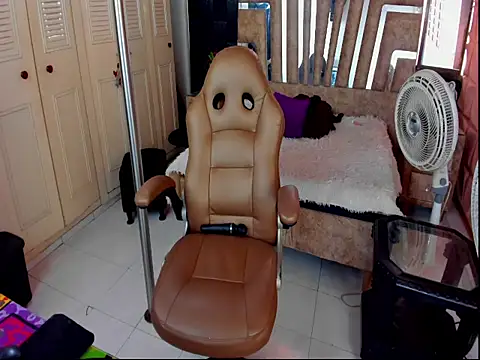 Snapshot of cute_sassy chatting on September 9, 4:49 pm cute sassy online show from September 9, 4:49 pm