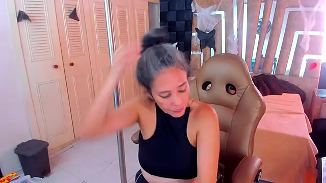 Snapshot of cute_sassy chatting on November 8, 2:31 pm cute sassy online show from November 8, 2:31 pm