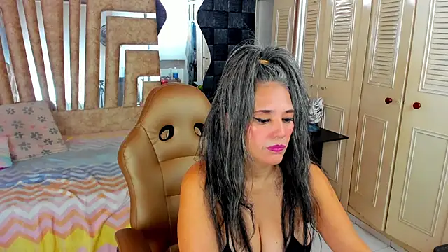 Snapshot of cute_sassy chatting on July 19, 1:41 pm cute sassy online show from July 19, 1:41 pm