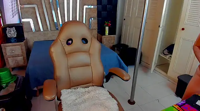 Snapshot of cute_sassy chatting on March 21, 9:12 pm cute sassy online show from March 21, 9:12 pm