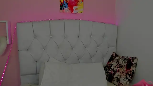 18candys online show from December 19, 9:50 pm