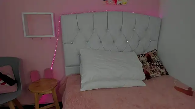 18candys online show from February 18, 10:14 pm