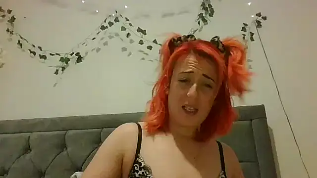 Snapshot of Englishhornybecca30 chatting on October 15, 9:28 am Englishhornybecca30 online show from October 15, 9:28 am