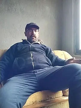 Snapshot of masculine_bear_daddy chatting on December 4, 8:46 am masculine bear daddy online show from December 4, 8:46 am