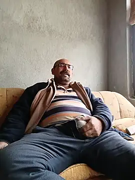 Snapshot of masculine_bear_daddy chatting on December 5, 9:41 am masculine bear daddy online show from December 5, 9:41 am