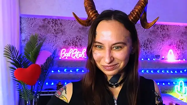 Cool Freak  online show from March 9, 8:40 am