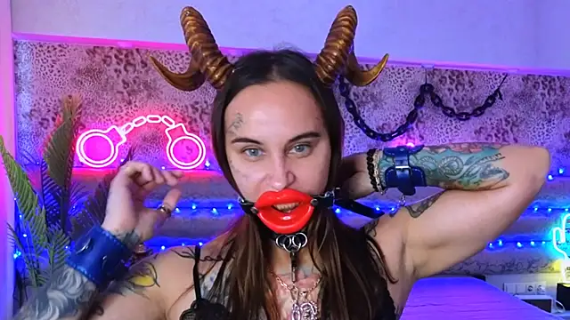 Cool Freak  online show from October 2, 9:45 am