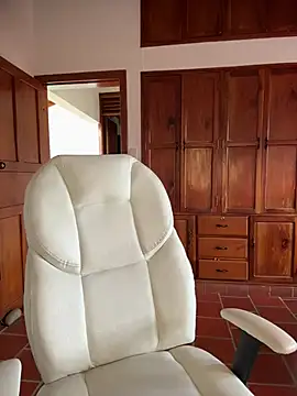 Ale Lewis online show from February 6, 9:00 pm