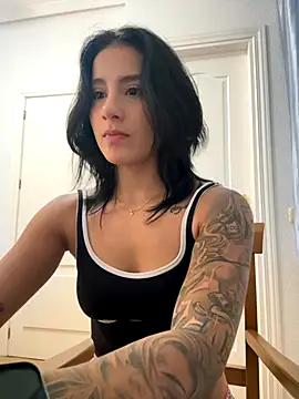 Snapshot of Ale_Lewis chatting on November 15, 6:12 pm Ale Lewis online show from November 15, 6:12 pm