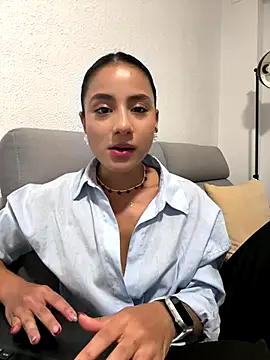 Snapshot of Ale_Lewis chatting on October 28, 7:57 pm Ale Lewis online show from October 28, 7:57 pm