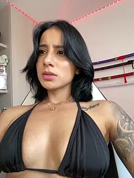 Snapshot of Ale_Lewis chatting on February 19, 9:25 pm Ale Lewis online show from February 19, 9:25 pm