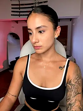 Snapshot of Ale_Lewis chatting on October 7, 10:33 pm Ale Lewis online show from October 7, 10:33 pm