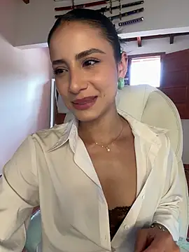 Snapshot of Ale_Lewis chatting on May 29, 7:09 pm Ale Lewis online show from May 29, 7:09 pm