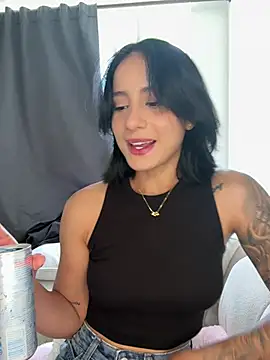 Snapshot of Ale_Lewis chatting on February 9, 9:17 pm Ale Lewis online show from February 9, 9:17 pm