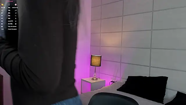 NanaRott online show from April 8, 8:10 pm