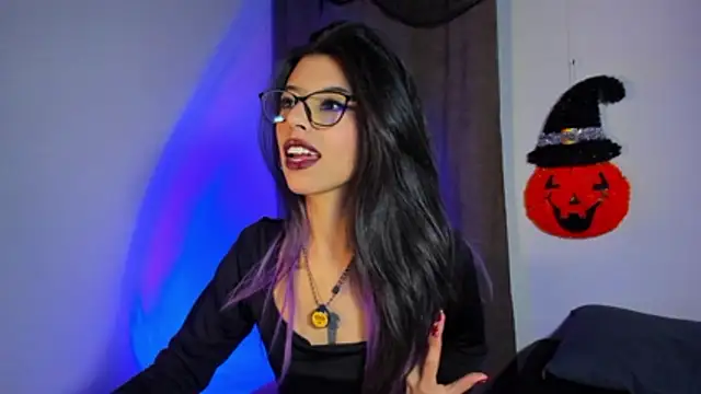 Snapshot of NanaRott chatting on October 19, 2:36 am NanaRott online show from October 19, 2:36 am