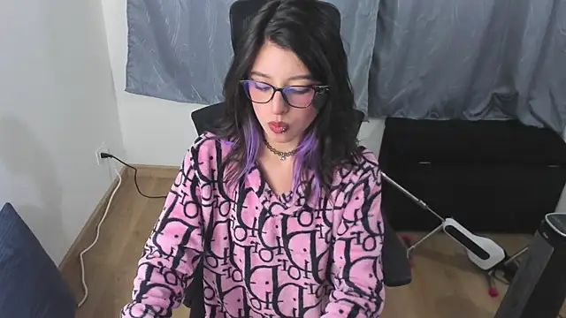 Snapshot of NanaRott chatting on March 21, 5:00 am NanaRott online show from March 21, 5:00 am
