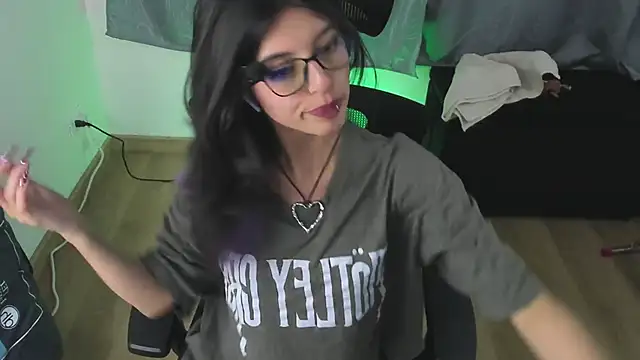 Snapshot of NanaRott chatting on March 18, 3:23 am NanaRott online show from March 18, 3:23 am
