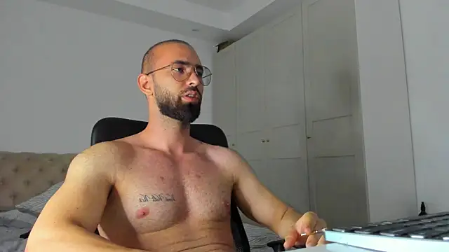 MichaelMasterss online show from June 18, 9:20 pm