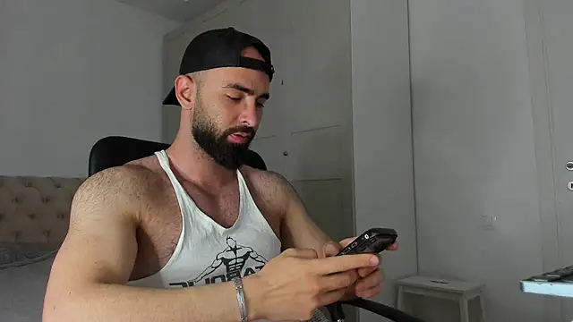 MichaelMasterss online show from May 8, 8:23 pm