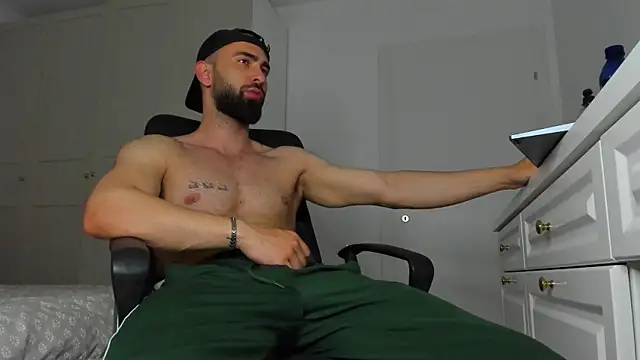 MichaelMasterss online show from May 18, 8:46 pm
