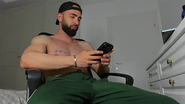 MichaelMasterss online show from May 19, 8:16 pm