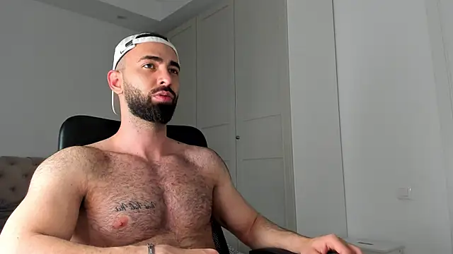 MichaelMasterss online show from April 2, 9:54 pm