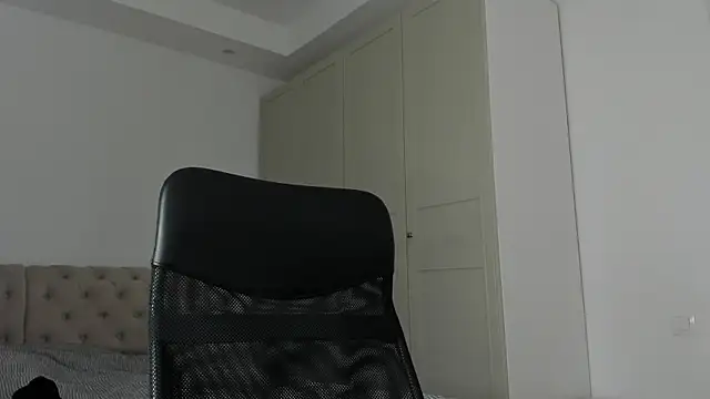 MichaelMasterss online show from April 16, 9:39 pm