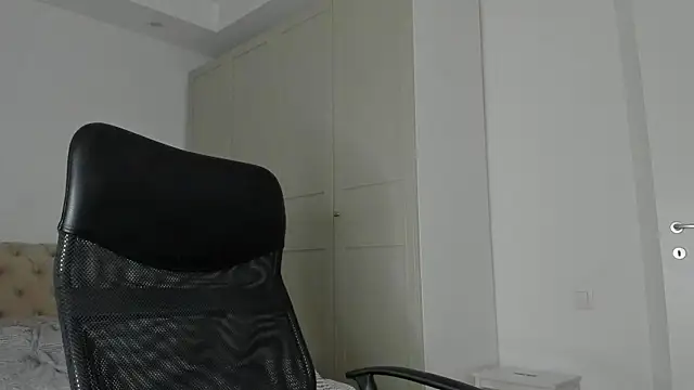 MichaelMasterss online show from April 18, 10:32 pm