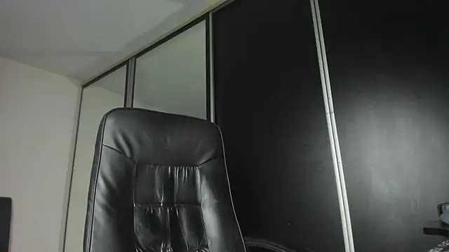 Snapshot of MichaelMasterss chatting on October 20, 7:47 pm MichaelMasterss online show from October 20, 7:47 pm