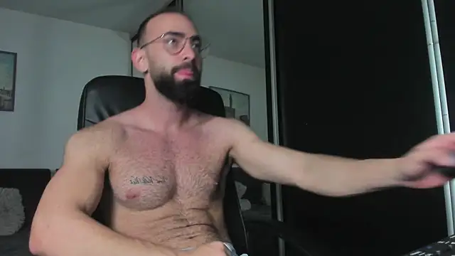 Snapshot of MichaelMasterss chatting on October 24, 8:13 am MichaelMasterss online show from October 24, 8:13 am