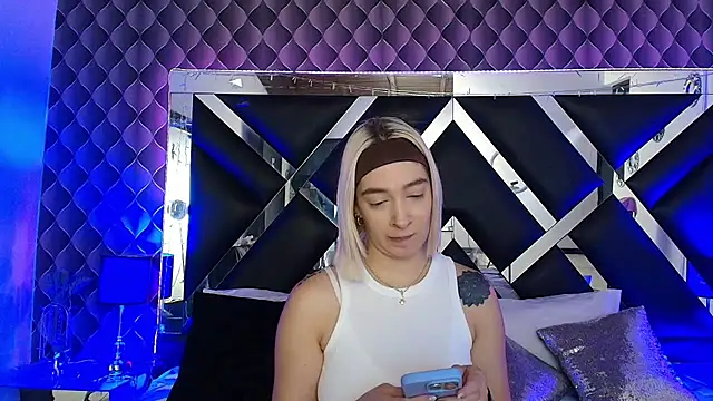 victoriaa lee  online show from March 26, 7:12 pm