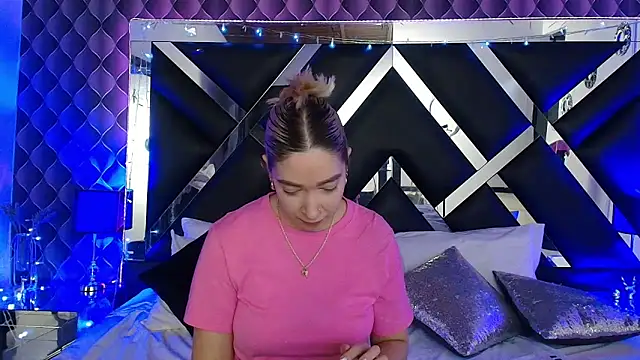 Snapshot of victoriaa_lee_ chatting on April 27, 7:23 pm victoriaa lee online show from April 27, 7:23 pm