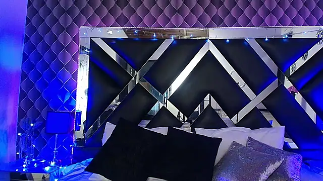 victoriaa lee  online show from March 18, 7:15 pm