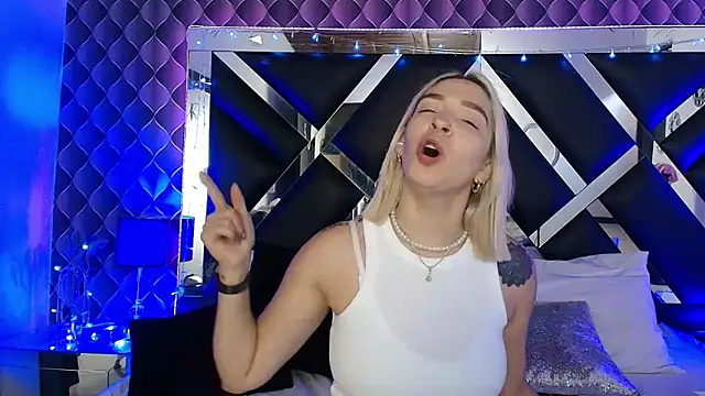 victoriaa lee  online show from March 13, 7:41 pm