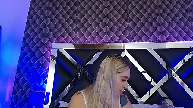 victoriaa lee  online show from November 20, 7:03 pm