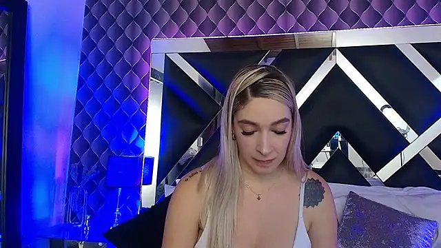 victoriaa lee  online show from November 10, 7:08 pm