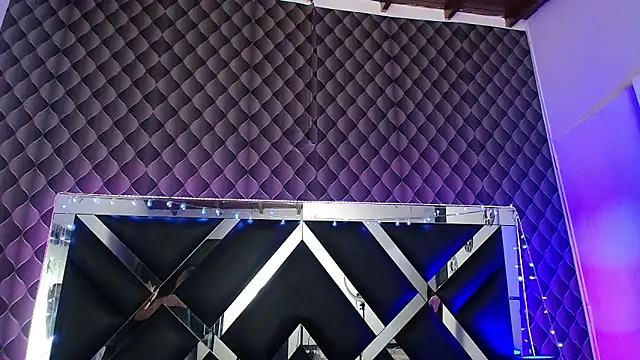 Snapshot of victoriaa_lee_ chatting on February 3, 8:36 pm victoriaa lee online show from February 3, 8:36 pm