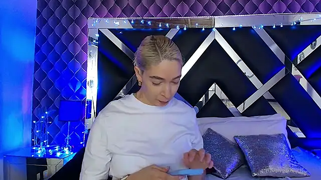 Snapshot of victoriaa_lee_ chatting on February 23, 7:25 pm victoriaa lee online show from February 23, 7:25 pm