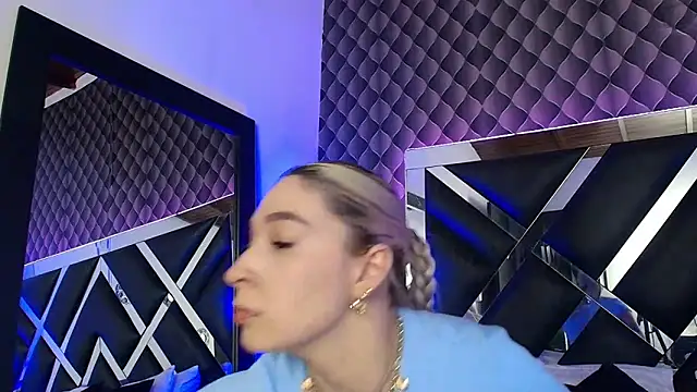 victoriaa lee  online show from November 21, 7:24 pm