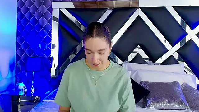 victoriaa lee  online show from March 18, 7:22 pm