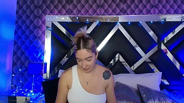 victoriaa lee  online show from April 9, 7:53 pm