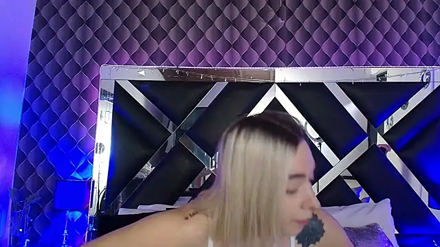 Snapshot of victoriaa_lee_ chatting on May 29, 7:31 pm victoriaa lee online show from May 29, 7:31 pm