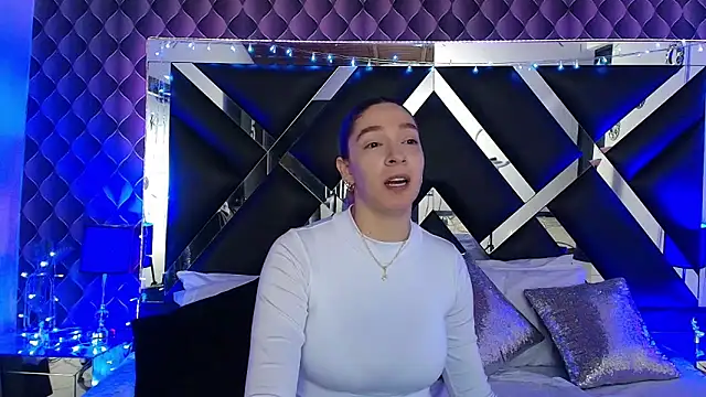 Snapshot of victoriaa_lee_ chatting on February 2, 7:02 pm victoriaa lee online show from February 2, 7:02 pm